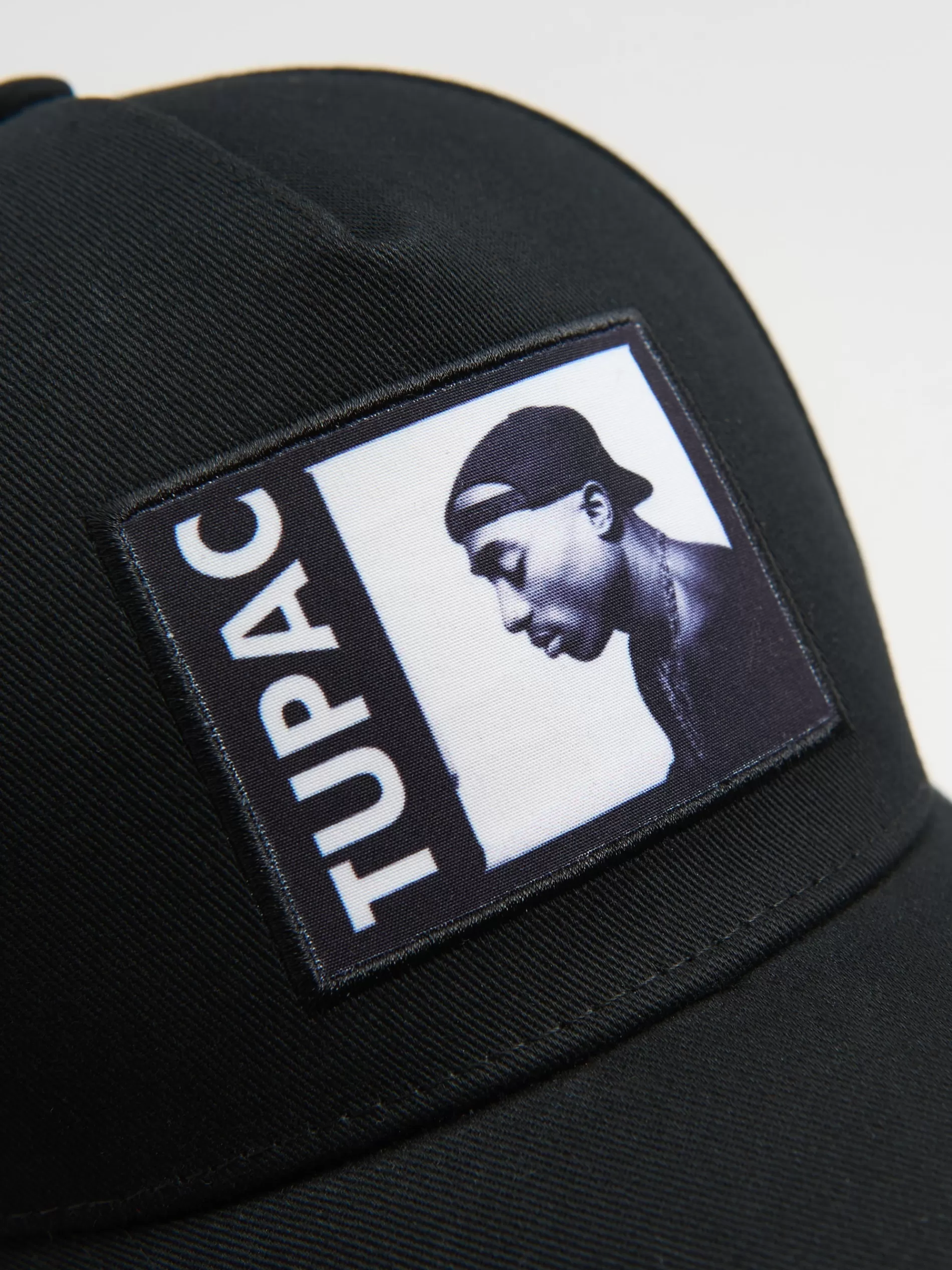 Cropp Czapki | Czapka z daszkiem Tupac biały