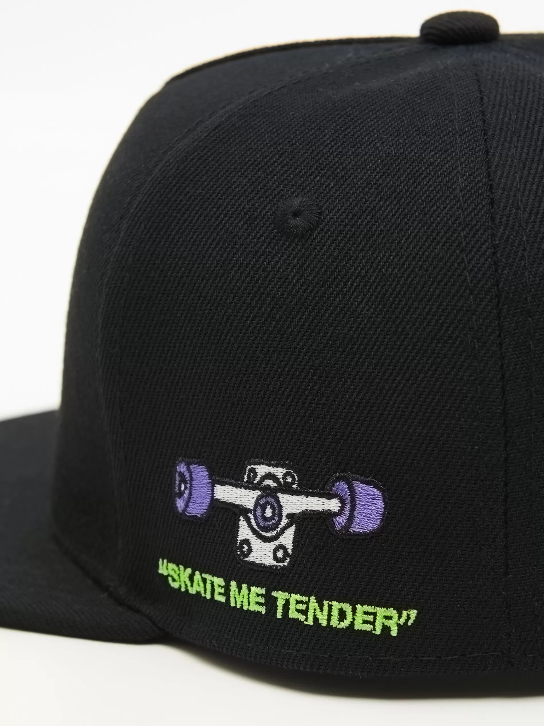 Cropp Czapki | Czarna czapka snapback z haftem czarny