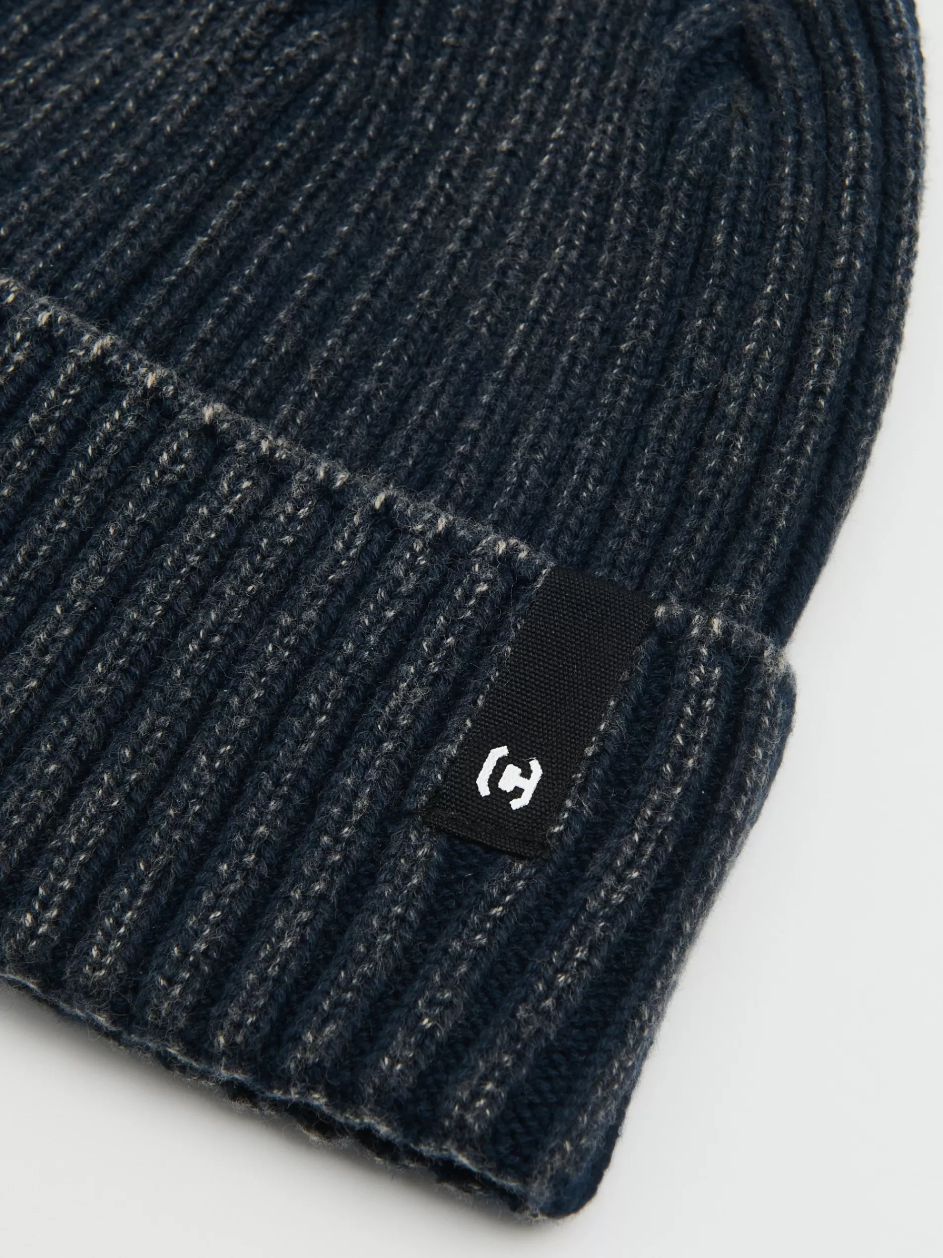 Cropp Czapki | Granatowa czapka beanie z naszywką granatowy